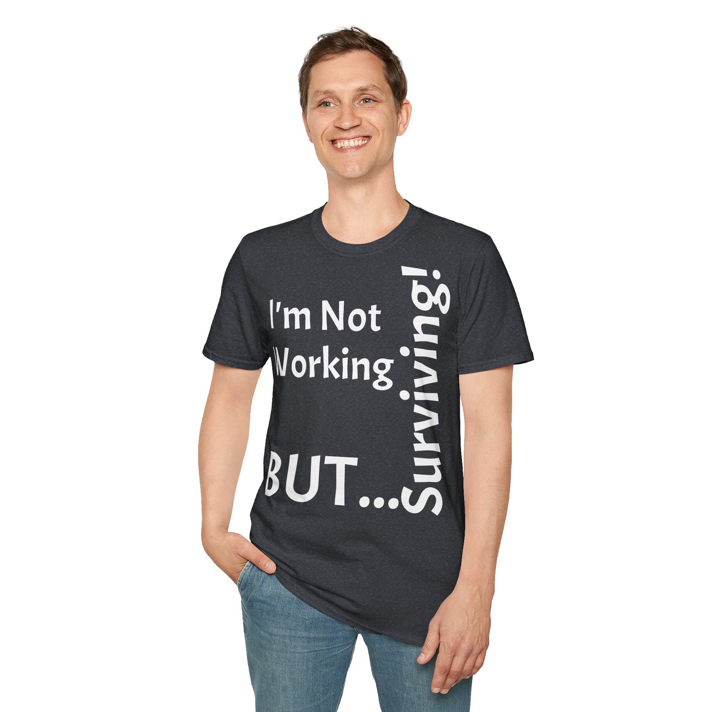 "I'm Not Working, But... Surviving!" - T-Shirt Unissexo de Algodão Suave