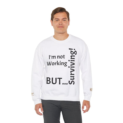 "I'm Not Working, But... Surviving!" - Sweatshirt Unissexo Heavy Blend™