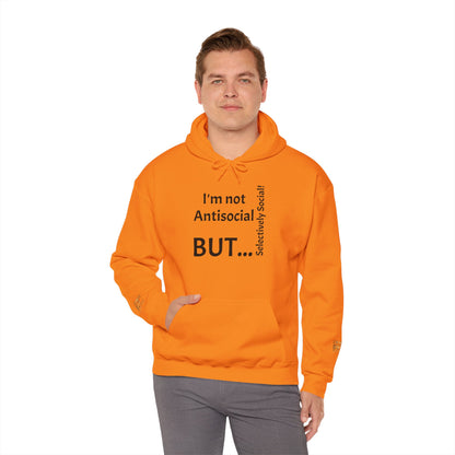 "I'm Not Antisocial, But... Selectively Social!" - Sweatshirt Unissexo Heavy Blend™ com Capuz