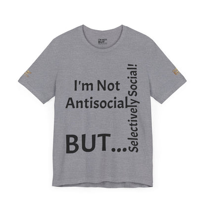 "I'm Not Antisocial, But Selectively Social!" - T-shirt Unissexo Clássico