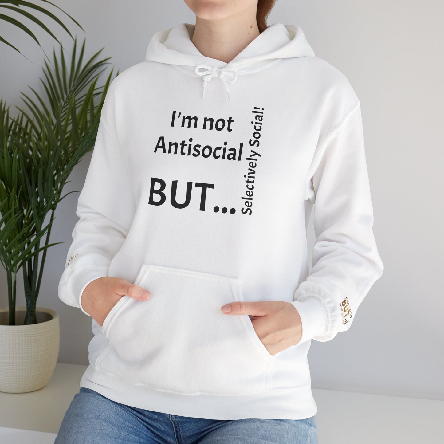 "I'm Not Antisocial, But... Selectively Social!" - Sweatshirt Unissexo Heavy Blend™ com Capuz