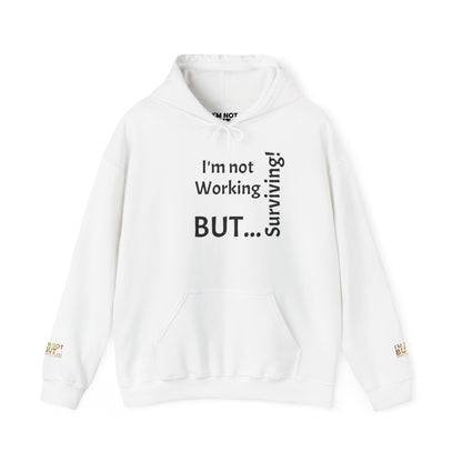 "I'm Not Working, But... Surviving!" - Sweatshirt Unissexo Heavy Blend™ com Capuz