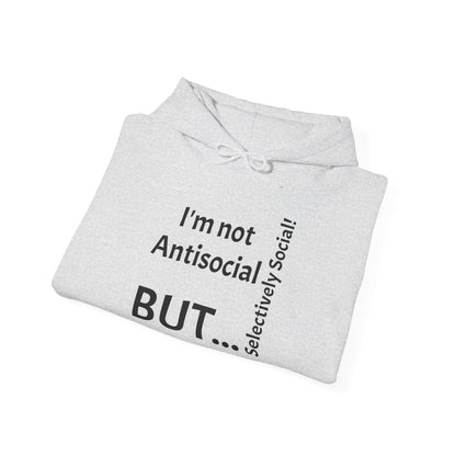 "I'm Not Antisocial, But... Selectively Social!" - Sweatshirt Unissexo Heavy Blend™ com Capuz