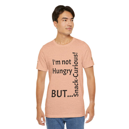 "I'm not hungry, but... Snack-Curious!" - T-shirt Unissexo Clássico