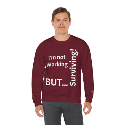 "I'm Not Working, But... Surviving!" - Sweatshirt Unissexo Heavy Blend™