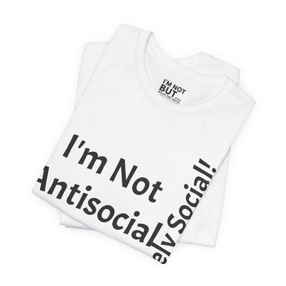 "I'm Not Antisocial, But Selectively Social!" - T-shirt Unissexo Clássico