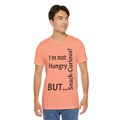 "I'm not hungry, but... Snack-Curious!" - T-shirt Unissexo Clássico