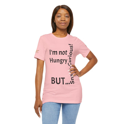 "I'm not hungry, but... Snack-Curious!" - T-shirt Unissexo Clássico