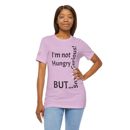 "I'm not hungry, but... Snack-Curious!" - T-shirt Unissexo Clássico