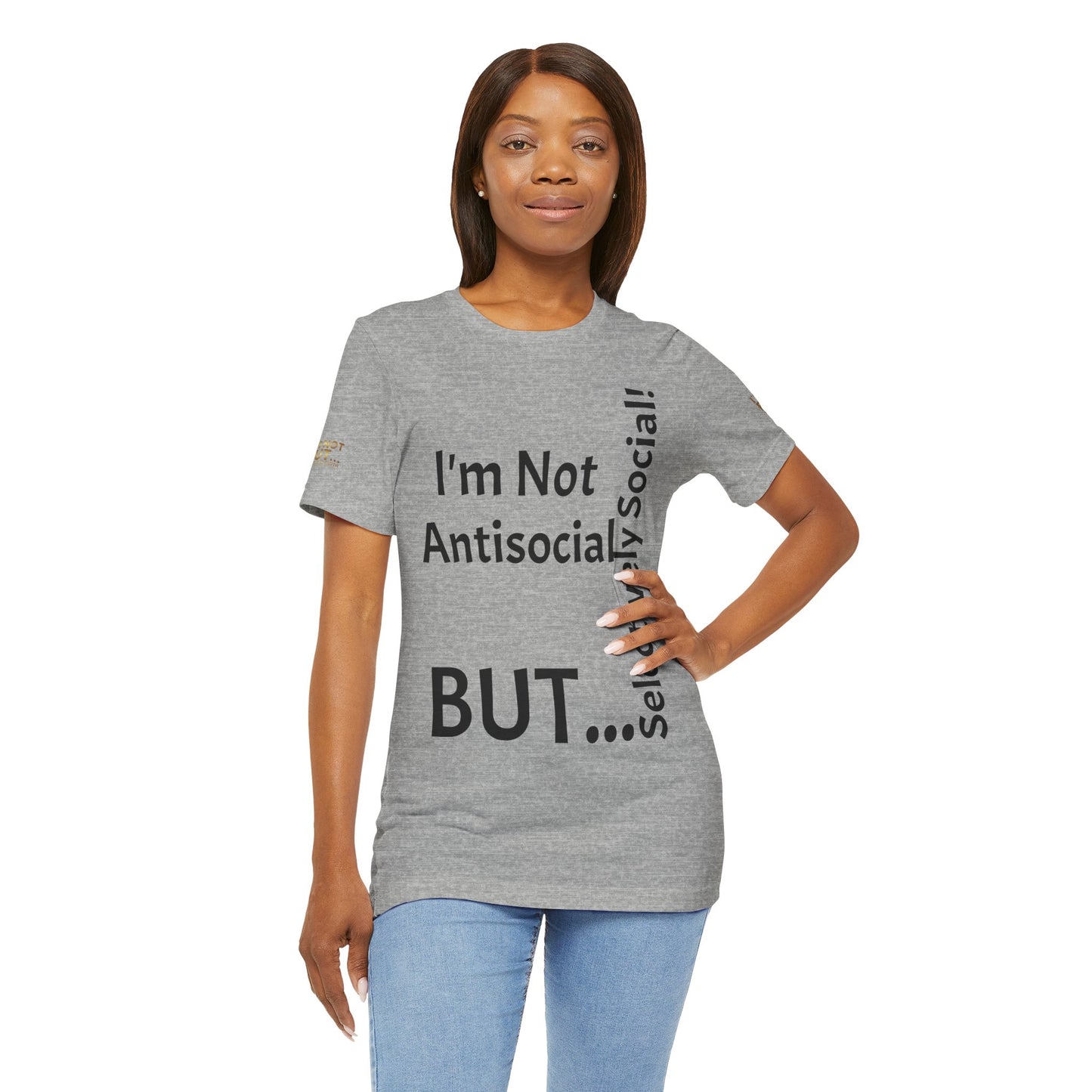 "I'm Not Antisocial, But Selectively Social!" - T-shirt Unissexo Clássico