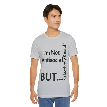 "I'm Not Antisocial, But Selectively Social!" - T-shirt Unissexo Clássico