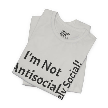 "I'm Not Antisocial, But Selectively Social!" - T-shirt Unissexo Clássico