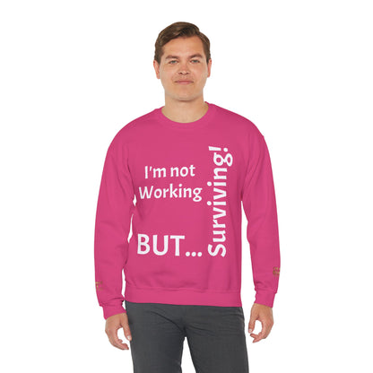 "I'm Not Working, But... Surviving!" - Sweatshirt Unissexo Heavy Blend™