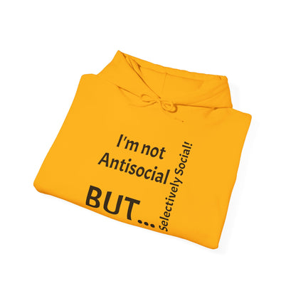 "I'm Not Antisocial, But... Selectively Social!" - Sweatshirt Unissexo Heavy Blend™ com Capuz