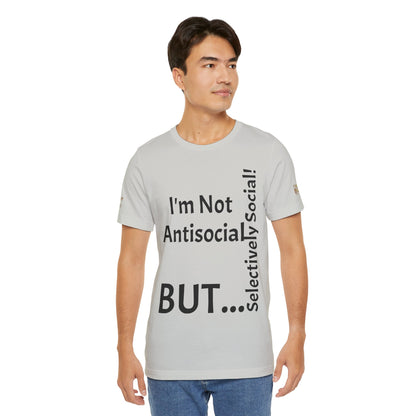 "I'm Not Antisocial, But Selectively Social!" - T-shirt Unissexo Clássico