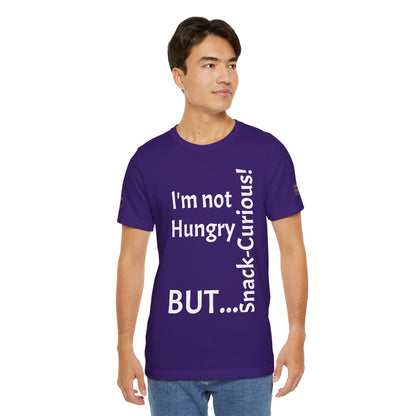 "I'm Not Hungry, But... Snack-Curious!" - T-shirt Unissexo Clássico