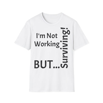 "I'm Not Working, But... Surviving!" - T-Shirt Unissexo de Algodão Suave